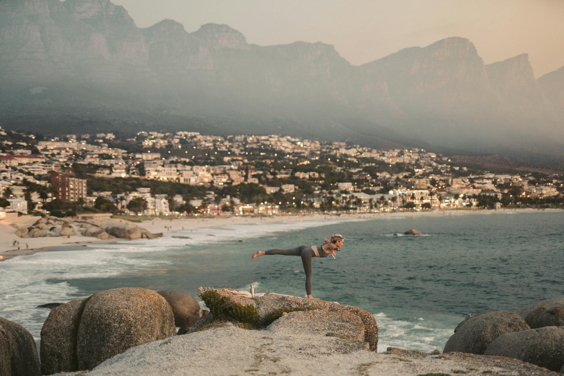 Yoga session in Altea by the Mediterranean Sea – wellness with Inspire Altea