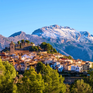 Mountain landscape in Alicante with hiking trails overlooking the Mediterranean Sea — Costa Blanca hiking experience near Altea.